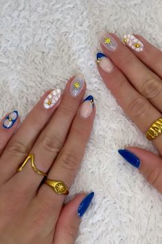 #BlueNails #NailArtDesigns #GoldAccentNails #ModernManicure #CreativeNailDesigns #PinterestNailTrends2024 #NailInspiration #StylishNails #ManiGoals #chicnailart Blue Blooming Gel Nails, Blooming Gel Nails, Nails 2025, Blooming Gel, Chic Nail Art, Creative Nail Designs, Nails 2024, Accent Nails, Blue Nails