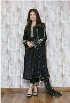 Black Kurti, Velvet Dress Designs, Designer Party Dresses, Pakistani Fashion Casual, Gaun Fashion, Pakistani Dresses Casual, Beautiful Pakistani Dresses