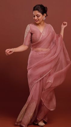 Nikhila Vimal, Simple Sarees, Blouse Design Models, Outdoor Photos, Bollywood Saree, Beautiful Smile Women, Blouse Pattern, Photo Poses