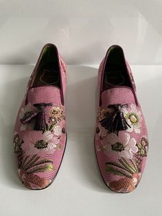 Tom Ford PINK FUSCHIA CHESTERFIELD $4120 MEN Hand Embroidered Tassel Loafers Shoes 10 T New in box Pink Formal Loafers With Leather Sole, Pink Leather-sole Loafers For Formal Occasions, Luxury Pink Loafers For Formal Occasions, Male Hands, Loafers Shoes, Tassel Loafers, Loafer Shoes, Tom Ford, Hand Embroidered