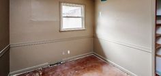 an empty room with no one in it, and the ceiling fan is on top of the wall