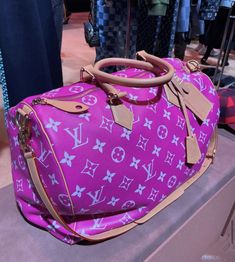 Louis Vuitton Duffle Bag Aesthetic, Duffle Bag Aesthetic, Barbiecore Fashion, Louis Vuitton Wallet Women, Louis Vuitton Duffle, High Fashion Handbags, Louis Vuitton Duffle Bag, Gucci Shoes Women, Purse Aesthetic