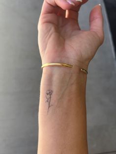 Tattoo Ideas Aesthetic Meaningful, Minimalist Tattoo Birth Flower, Cute Small Tattoos Placement, September Birth Flower Tattoo Simple, Flower Tattoo On Outside Of Wrist, 4 Birth Flower Tattoo, Tattoo September Flower, Wrist Birth Flower Tattoo, Birth Flower Tattoos Simple