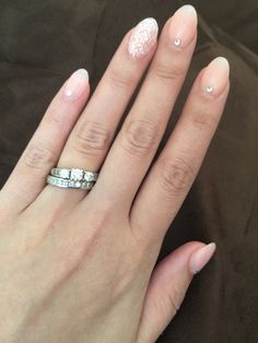 Oval shaped acrylic nails w/ rhinestones and a touch of glitter! Natural Nail Art, Accent Nail, Nails Tumblr, Unique Acrylic Nails, Nails Polish