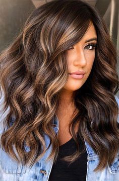 New Hair Color Ideas For Dark Hair, Fall / Winter Hair Colors, Fall Highlights For Brown Hair 2022, Hair Color Ideas 2022 Trends Brunette, Dark Chocolate Hair With Caramel, Winter Hair Trends 2022 Brunette, Dark And Caramel Hair, Big Hair Change Ideas, Fall Hair Highlights And Lowlights Brown