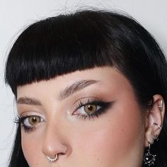 Eye Makeup Before And After, Classy Gothic Makeup, Eye Makeup For Black Eyes, Vintage Aesthetic Makeup, Brown Grunge Makeup, Natural Alt Makeup, Soft Goth Glam, Cool Toned Eye Makeup, Hooded Eye Goth Makeup