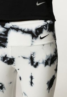 Nike marble leggings! Look Legging, Mode Tips, Nike Free Run, Rock Revival Jeans, Nike Free Runs, Nike Shox