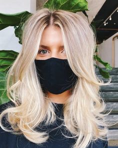 Blonde Hair Inspiration Medium Length, Blonde Layers Short, Lobs With Curtain Bangs, Long Blonde Bob With Bangs, Lob Curtain Bangs Layers, Blonde Curtain Bangs Medium Hair, Blonde Curtain Bangs Long Hair, Long Blonde Hair With Curtain Bangs, Blonde Layers Medium