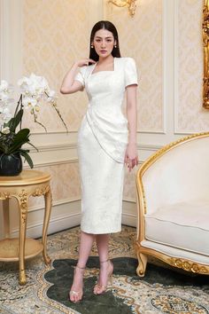 Queen Anne Neckline, Chic Dress Classy, Mean Blvd, Short Sleeve Bodycon Dress, Twisted Dress, Linen Maxi Dress, Gala Dresses, Jacquard Dress, Wedding Dress Sleeves