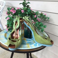 Rare Authentic Fendi Green Leather Ankle Strap Plexi Heels Sandals Size 39 5 Inch Heel .75 Inch Platform Very Good Used Condition Some Minor Signs Of Wear And Scuffs As You Can See In The Pics. Designer Suede Heels For Spring, Designer Green Ankle Strap Heels, Designer 4-inch Heels For Spring, Designer Green Heels For Spring, Chic Green Suede Sandals, Designer High Heel Spring Heels, Designer Suede Heels For Summer, Designer Sandals With 4-inch Heel For Spring, Designer Green Block Heels