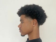 Petit afro Taper Twist Men, Small Afro Hairstyles Men, Curly Hair Afro Men, 4b Tapered Natural Hair, Taper Fade Haircut Afro, 4b Haircut, Taper Fade Haircut Black Men, Low Taper Fade Afro