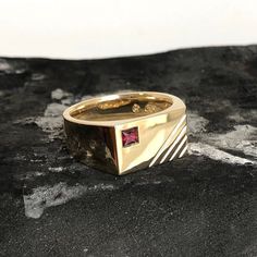 A custom wedding ring commission with some 80’s inspired signet ring detailing. A square cut red ruby sits diagonally across from the hand carved line details which cut across two sides. Kate Higgins, Mens Ruby Ring, Custom Wedding Ring, Ring With Ruby, Wedding Ring Shapes, Dream Rings, Custom Wedding Rings, Men's Wedding Ring, Gold Signet Ring