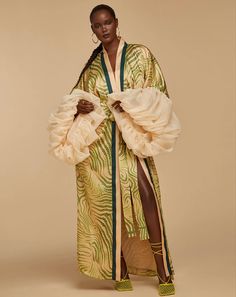 African Couture, Mode Kimono, Net Dress, Voluminous Sleeves, Printed Robe, Sew Easy, African Inspired Fashion, Green Scarf, African Print Dress