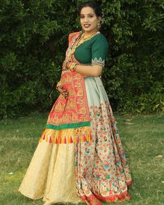 Pregnancy Pics, Dress Styling, Maternity Photography Poses Pregnancy Pics, Saree Style, Small Rangoli, Small Rangoli Design, Choli Designs, Maternity Photography Poses, Bentley Car