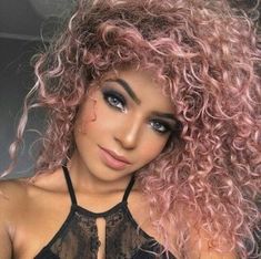 El pelo 'oro rosa' es tendencia esta primavera, ¡y nos encanta! Blorange Hair, Highlights Bob, Pink Blonde Hair, Bold Hair Color, Short Hair Wigs