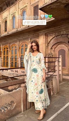 Simple Indian Outfits, Gurudwara Wedding, Car Festival, Wedding Sarees Online, Pakistani Women Dresses, Celebrity Casual Outfits, Fancy Sarees Party Wear, Draping Fashion