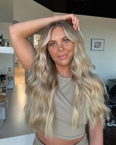 These 18 Viral Scandinavian Hairline Trends Are On The Rise For 2024 Blonde Hair Scandi Hairline, Scandavian Hairline Blonde, Blonde Hair With Scandinavian Hairline, Scandinavian Blonde Hair Natural, Scandinavian Hairline, Scandi Hairline, Scandinavian Honey Blonde, Scandinavian Hairline Blonde