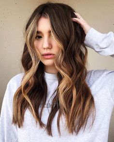 Medium Balayage, Aesthetic Balayage, Fall Haircolor, Fall Brunette, Honey Ideas, Honey Aesthetic, Medium Brunette, Honey Balayage, Light Aesthetic