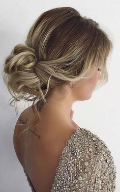 Center Braid, Low Bun Updo, Hairstyle For Prom, Prom Buns, Prom Hair Updo, Low Bun Hairstyles, Ball Hairstyles, Hair Idea, Bun Hairstyle