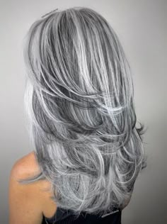 New Long Hairstyles, Feathered Hair Cut, Κούρεμα Bob, Salt And Pepper Hair, Long Gray Hair, Long Layered Haircuts, Grey Hair Color, Long Layered Hair, Haircuts For Long Hair