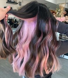 Dark brown hair with light pink color blocks underneath Purple Peekaboo Hair, Hidden Hair Color, Peekaboo Hair Colors, Tan Skin Blonde Hair, Pink Hair Dye, Hair Color Underneath, Peekaboo Hair, Hair Color Streaks, Hair Streaks