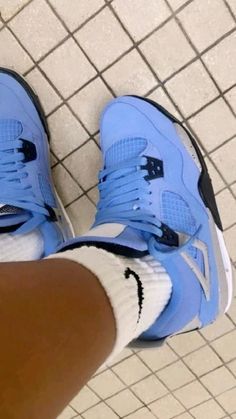 Kotd Shoes Sneakers, Hype Shoes Women, Sneaker Head Outfits, Sneaker Head Aesthetic, Pink Jordan 4, Jordan 11s, Pretty Sneakers, Trendy Shoes Sneakers