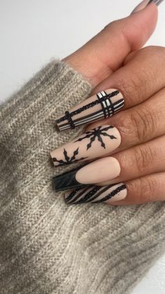 Black Winter Press on Nails - Etsy Nagel Design, Plaid Nails, Winter Nails Acrylic, Sweater Nails, Seasonal Nails, Makijaż Smokey Eye, Celebrating Christmas, Thanksgiving Nails, Acrylic Nails Coffin Short