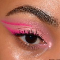 Makeup Ideas Colourful, Simple Colourful Makeup, Colourful Makeup Ideas, Pink Shadow Makeup, Pink Eye Shadow Looks, Colourful Makeup Looks, Aesthetic Eyeshadow, Makeup Rose, Colourful Makeup