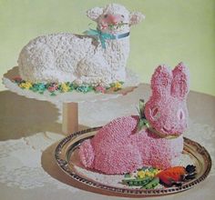 two cakes made to look like animals sitting on top of each other, one is pink and the other is white