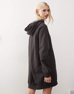 Kjoler fra Noisy May Til din weekends moodboard Fastsat hætte Højhalset Lange ærmer Ribstrikkede ærmekanter Regular fit May Inspiration, Long Hoodie Dress, Weekend Mood, High Neck Long Sleeve, Long Hoodie, Hoodie Dress, Charcoal Grey, Mood Board, High Neck