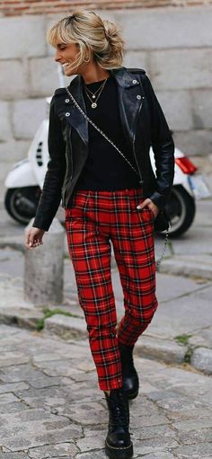 Rachel Outfits, Maroon Pants Outfit, Áo Blu, Plaid Jeans, Maroon Pants, Tartan Pants