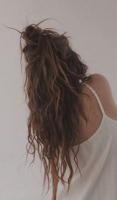 Beachy Brunette Hair, Natural Beach Hair, Long Hairstyles, Boho Hairstyles, Long Curly Hair, Long Curly, Beach Hair, Aesthetic Hair