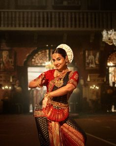 #vidyabalan#bhoolbhulaiya3#amijetomarsong Monjolika Bhool Bhulaiya, Kali Murti, Shalwar Kameez Designs, Saree Photos, Kameez Designs, Vidya Balan, Madhuri Dixit, Disney Princess Art, Indian Wedding Outfits