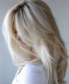 wintry weather Blonde Hair with subtle Lowlights Subtle Lowlights, Blonde Hair Trends, Winter Blonde Hair, Winter Blonde, Blonde Hair Ideas, Blonde Hairstyles, Blonde Tones, Silver Blonde, Fresh Hair