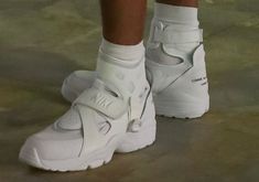 Comme Des Garcons Nike, Shoes And Socks, Aesthetic Shoes, Swag Shoes, Diy Shoes, Dream Shoes, Bring Back