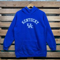 Vintage Ncaa Kentucky Wildcats Hoodie Kentucky Pullover Jumper Kentucky Hooded Sweater Kentucky Wildcats Embroidery Logo Blue Colour Medium  Brand Name :- Genuine Store   📌 Tag Size :-  - 📌 Recommend Size :- Medium Manual Measurement :- WIDTH (armpit to armpit) :- 20 inches / 51cm LENGTH (shoulder to end of garment) :- 27 inches / 69cm Condition :- Good Condition 9/10. Refer Picture. 📮FED EX / DHL EXPRESS = 3-6 business day arrived Winter College Hoodie With Kangaroo Pocket, Winter College Sweatshirt With Kangaroo Pocket, College Winter Hoodie With Kangaroo Pocket, Collegiate Hoodie With Drawstring For Winter, Collegiate Sweatshirt With Adjustable Hood And Long Sleeves, Collegiate Hoodie With Adjustable Hood For Winter, Collegiate Winter Hoodie With Adjustable Hood, Collegiate Style Hoodie With Drawstring For Winter, Collegiate Long Sleeve Fleece Hoodie