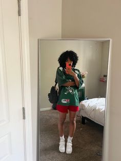 @theenatoshajordan Vacay Vibes, Outfits 90s, Outfits Retro, Earthy Outfits, Streetwear Mode, Summer Getaway, Tomboy Style Outfits, Looks Street Style, Streetwear Fashion Women