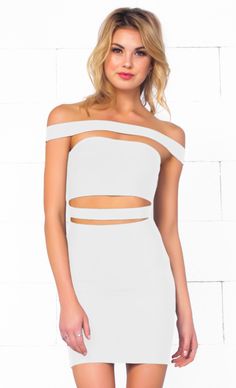 Indie XO It Girl White Strapless Cut Out Bandage Bodycon Mini Dress - Inspired by Kylie Jenner Shoes Dresses, Kylie Dress, Blogger Street Style, Instagram Blogger, Bodycon Midi, It Girl, Womens Clothing Stores, Dress Cuts, Midi Dress Bodycon