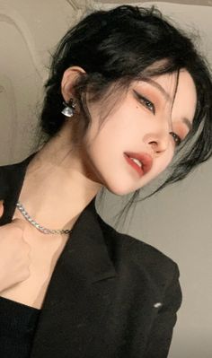 Tomboy Makeup, Chica Dark, Dark Makeup, Model Face, Hair Reference, Asian Makeup, Cute Makeup, Makeup Trends