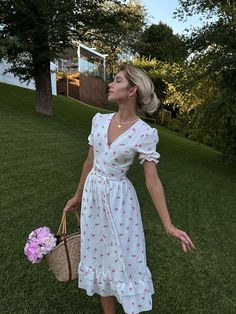 Sensual and so beautiful dress made of soft, natural and breathable fabric (muslin) - Sizes: XS, S, M, L Size XS-(40), Bust 77-79 cm, Waist 57-60 cm, Hips 83-88 cm Size S-(42-44), Chest 80-84 cm, Waist 61-68 cm, Hips 89-94 cm Size M-(46), Chest 85-92 cm, Waist 69-74 cm, Hips 95-100 cm Size L-(48), Chest 93-100 cm, Waist 75-82 cm, Hips 101-108 cm - wrap style - midi length - floral print - natural fabric (100% cotton) If you have any questions regarding this dress, just contact us! No matter how many dresses you order, you only pay for shipping once. *Please note that actual colors may vary depending on your computer resolution and monitor color limitations. Care: - turn inside out before washing; - machine washable 40℃ / 104 oF - iron (if necessary) inside out at medium speed. - Do not ble Trad Wife Dress, Fitted V-neck Midi Dress For Picnic, White V-neck Dress For Picnic, Fitted Summer Maxi Dress For Picnic, Summer Fitted Maxi Dress For Picnic, Beige Linen Dress With Ruffles For Spring, Elegant Short Sleeve Dress For Picnic, Spring Beige Linen Dress With Ruffles, Bohemian Short Sleeve Dress For Picnic