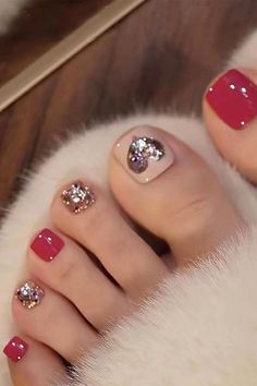 Toe Nails Ideas Valentines Day, Toe Nails Valentines Day, Nails Acrylic Short Valentines Day, Heart Toenail Designs, Valentines Nails Toes, Valentines Toenails, Valentines Day Pedicure Designs, Valentines Toe Nail Designs Pedicures, Valentines Pedicure Ideas