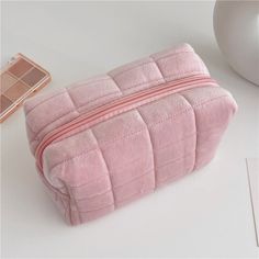 Brand Name: PURDOREDMain Material: furOrigin: CN(Origin)Item Width: 10cmStyle: FashionMaterial Composition: furPattern Type: SolidClosure Type: zipperModel Number: F66107Item Height: 10.5cmItem Length: 17Item Type: Cosmetic CasesShape: BoxItem Weight: 50gitem name: soft fur makeup bagmaterial: fursize: 17*10.5*10 cmcolor: 3 colorsdropshipping: yespackage: 1 pc Y2k Purse, Cute Makeup Bags, Pink Travel, Large Makeup Bag, Y2k Accessories, Small Cosmetic Bags, Aesthetic Cute, Pencil Bags, Travel Toiletries