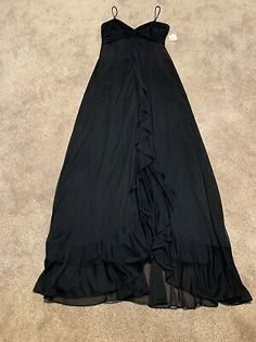 Front slit. Stunning and very classy. Long Flowy Dress Casual, Grunge Homecoming Dress, Gothic Dress Casual, Hxh Outfits, Prom Gown Ideas, Romantic Goth Dress, Long Gothic Dress, Hoco Outfits, Goth Prom Dress