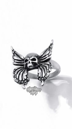 A butterfly represents new life and a skull typically represent mortality. The Butterfly Skull Ring symbolizes the circle of life and the ties between life and death. 🦋💀 Immortal Monarch Ring ⛓ 100% solid 316L stainless steel 💦 Waterproof 👽 NO green skin. NO tarnish. NO rust 🖐 Sizes 5-10 available Grunge Rings, Waterproof Rings, Goth Rings, Cool Rings, Butterfly Skull, Goth Ring, Skull Accessories, Skull Rings, Grunge Jewelry