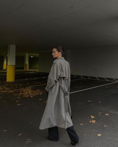 Leather Trench Coat Outfit Aesthetic, Leather Trench Coat Aesthetic, Look Paris, Night Luxury, Outfit Ideas Streetwear, Streetwear Fashion Outfits, Pic Aesthetic, Tumblr Aesthetic, Minimal Photography