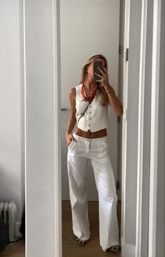 Effortless White Summer Bottoms, Cute European Outfits, Beachy White Relaxed Fit Bottoms, Boho Spring Fashion, Low Rise White Linen Pants Outfit, Going Out Summer Outfits, European Outfits, Outfit Boho, Look Festival