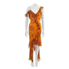 ▪ John Galliano evening dress ▪ Spring-Summer 2003 ▪ Crafted from silk chiffon in a vibrant saffron hue, featuring a batik-dyed outsized paisley print ▪ The neckline, shoulder straps, and bodice are adorned with a delicate ruffled trim ▪ Boasting a flounced, asymmetric high-low skirt ▪ Designed with a v-neck and low back ▪ Lined with matching silk chiffon ▪ FR38 - UK10 - US4/6 ▪ Made in France The photographs presented in this listing, with the exception of any reference or runway imagery, requi Chic Spring Dresses, Yellow Bohemian Evening Dress, Bohemian Yellow Evening Dresses, Summer Silk Dress With Paisley Print, Vintage Dior Dress, 00s Style, Silk Evening Dress, Dior Dress, Silk Print Dress