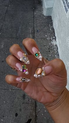 Cluster Rhinestone Nails, Chunky Y2k Nails, Charm Acrylic Nails, Short 3d Nails, Beaded Nails, Baroque Nails, Gemstone Nails, Jeweled Nails, Paznokcie Hello Kitty