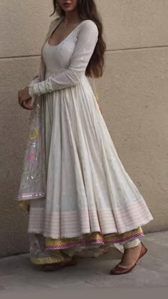 Indian Outfits Modern, Anarkali Designs, White Anarkali, Desi Fits, Wedding Simple, Casual Indian Fashion