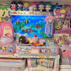 there are many toys on the shelf in this room, including an aquarium and other items